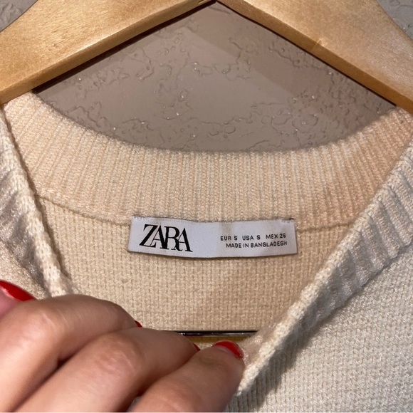 Zara | Cream and Navy Striped Knit Sweater Size: small - Picture 4 of 7